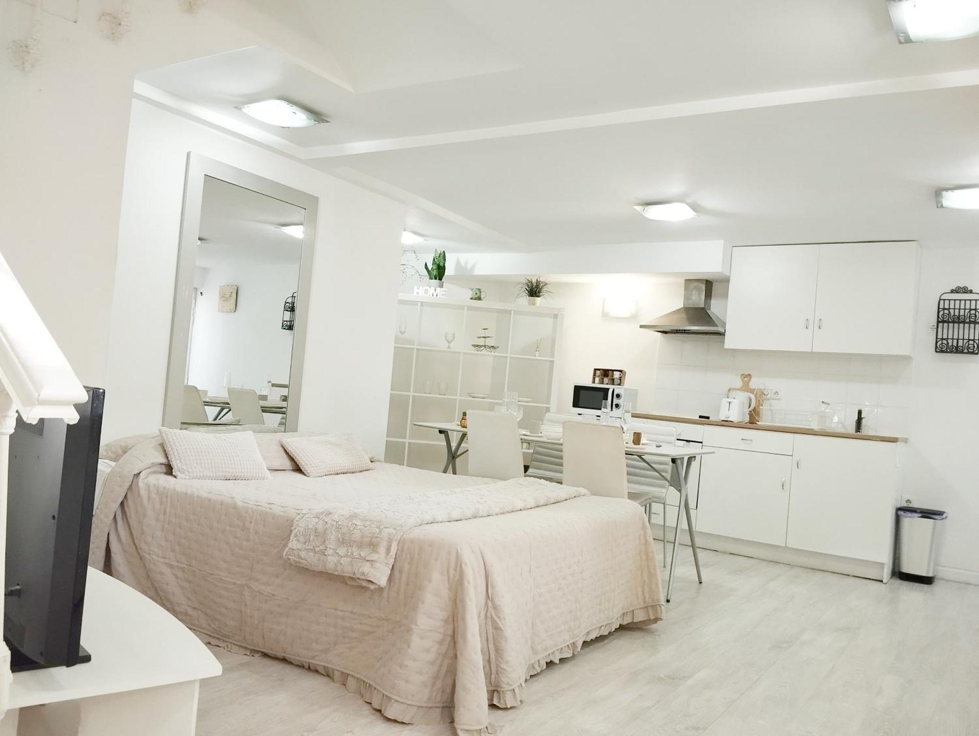 Cool Basement Studio In Hosts House With Private Terrace And Bbq Zizur Mayor Zewnętrze zdjęcie