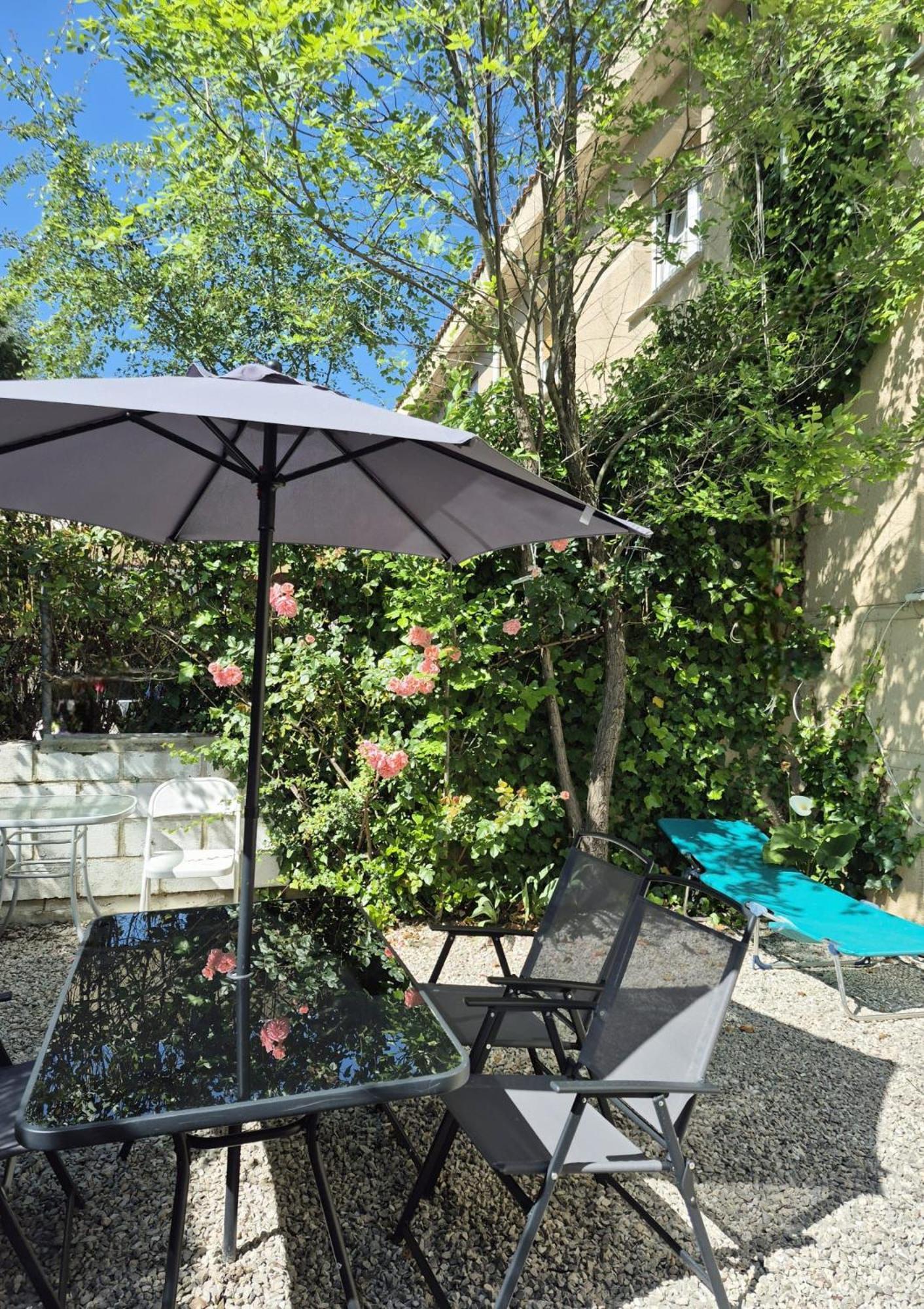 Cool Basement Studio In Hosts House With Private Terrace And Bbq Zizur Mayor Zewnętrze zdjęcie